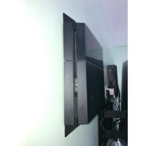 Suport de perete pentru Sony PlayStation 4. Solutie ingenioasa pentru economisirea spatiului si expunerea PS4 intr-un mod elegant.